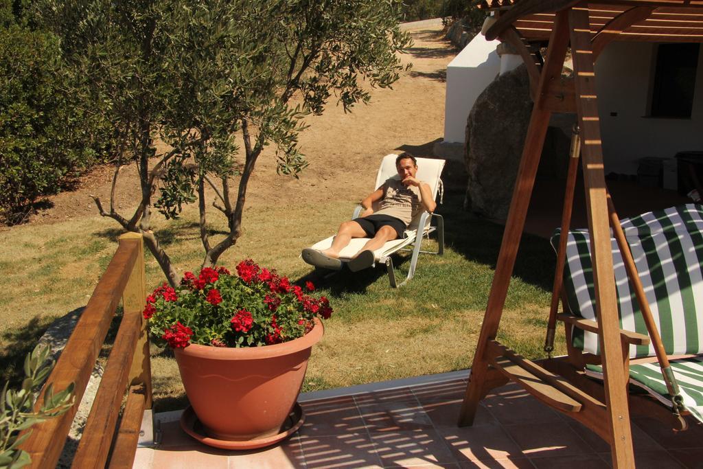 Residence Villa Smeralda Telti Oda fotoğraf