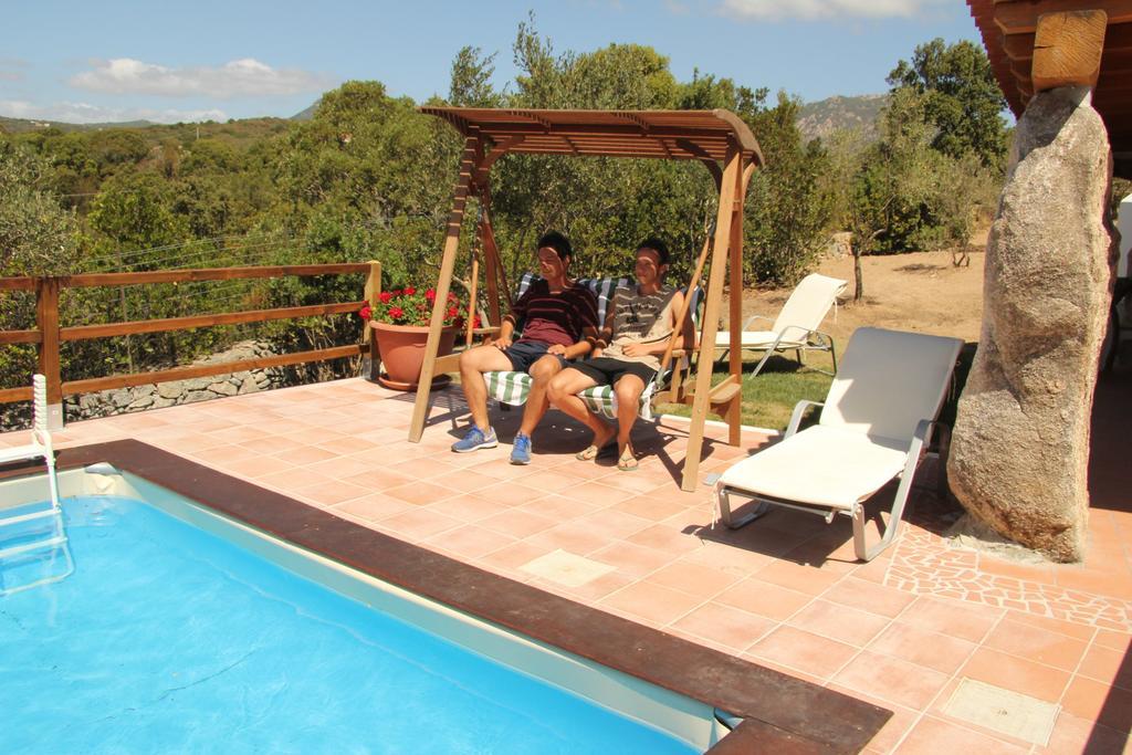 Residence Villa Smeralda Telti Oda fotoğraf